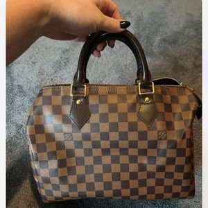 Louis Vuitton Speedy bag. In amazing condition. Only used a handful of times.